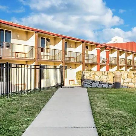 Countryside Suites Kansas City Independence I-70 East Sports Complex Hotel Zewnętrze zdjęcie